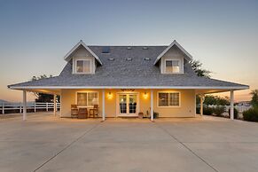 Wine Country Retreat Gorgeous Views Minutes to Wineries