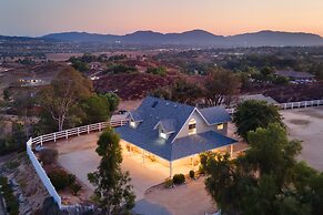 Wine Country Retreat Gorgeous Views Minutes to Wineries