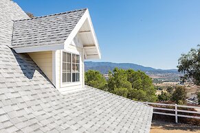Wine Country Retreat Gorgeous Views Minutes to Wineries