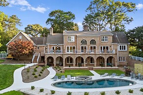 Shoreway Cove by Avantstay Waterfront Pool Dock