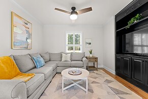 Shoreway Cove by Avantstay Waterfront Pool Dock