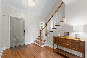 Shoreway Cove by Avantstay Waterfront Pool Dock