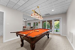 Shoreway Cove by Avantstay Waterfront Pool Dock