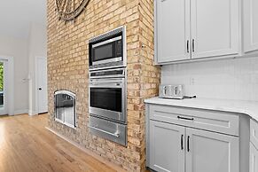 Shoreway Cove by Avantstay Waterfront Pool Dock