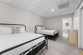 Shoreway Cove by Avantstay Waterfront Pool Dock