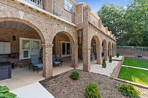 Shoreway Cove by Avantstay Waterfront Pool Dock