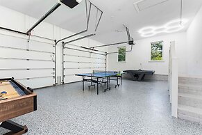 Shoreway Cove by Avantstay Waterfront Pool Dock