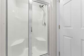 Shoreway Cove by Avantstay Waterfront Pool Dock