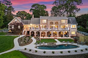 Shoreway Cove by Avantstay Waterfront Pool Dock