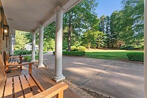 Shoreway Cove by Avantstay Waterfront Pool Dock