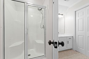 Shoreway Cove by Avantstay Waterfront Pool Dock