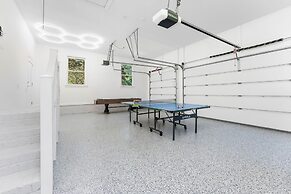 Shoreway Cove by Avantstay Waterfront Pool Dock