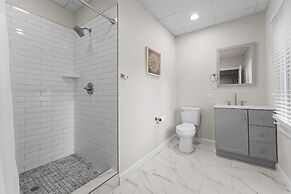 Shoreway Cove by Avantstay Waterfront Pool Dock