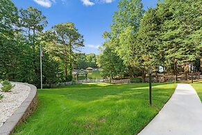 Shoreway Cove by Avantstay Waterfront Pool Dock