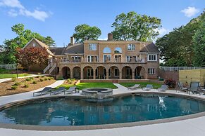 Shoreway Cove by Avantstay Waterfront Pool Dock