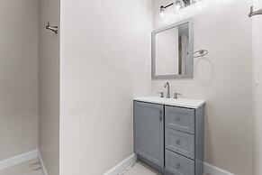 Shoreway Cove by Avantstay Waterfront Pool Dock