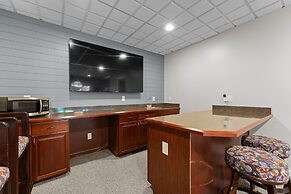 Shoreway Cove by Avantstay Waterfront Pool Dock