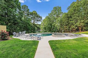 Shoreway Cove by Avantstay Waterfront Pool Dock