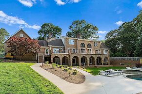 Shoreway Cove by Avantstay Waterfront Pool Dock