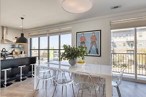 The Carter 301 by Avantstay 4BR Balcony