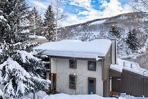 Vail Vista Mountain Retreat w Balcony Views Near Vail Ski Village
