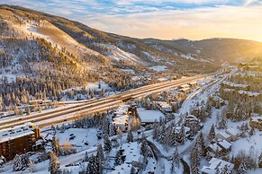 Vail Vista Mountain Retreat w Balcony Views Near Vail Ski Village