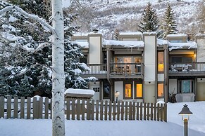 Vail Vista Mountain Retreat w Balcony Views Near Vail Ski Village