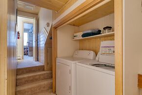 Vail Vista Mountain Retreat w Balcony Views Near Vail Ski Village