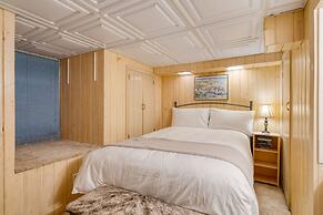 Vail Vista Mountain Retreat w Balcony Views Near Vail Ski Village