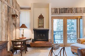 Vail Vista Mountain Retreat w Balcony Views Near Vail Ski Village