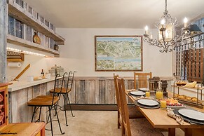 Vail Vista Mountain Retreat w Balcony Views Near Vail Ski Village