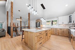 Water Break at the Lake by Avantstay Lakefront Private Dock