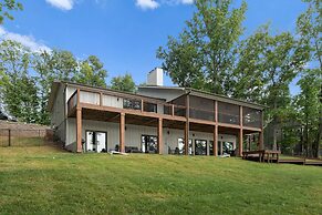 Water Break at the Lake by Avantstay Lakefront Private Dock