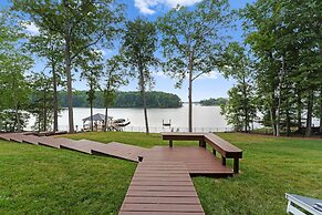 Water Break at the Lake by Avantstay Lakefront Private Dock