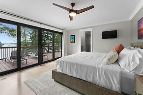 Water Break at the Lake by Avantstay Lakefront Private Dock