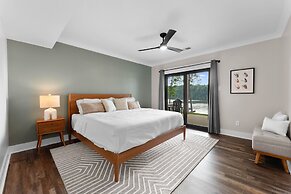 Water Break at the Lake by Avantstay Lakefront Private Dock