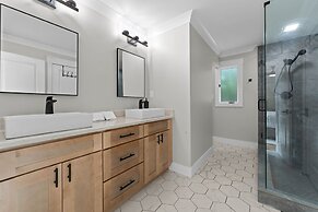 Water Break at the Lake by Avantstay Lakefront Private Dock