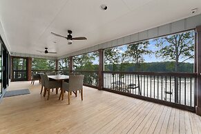 Water Break at the Lake by Avantstay Lakefront Private Dock
