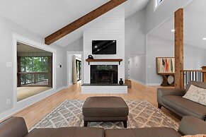 Water Break at the Lake by Avantstay Lakefront Private Dock