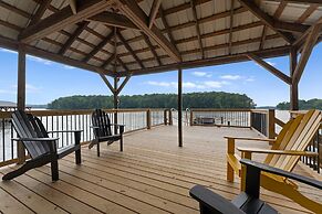 Water Break at the Lake by Avantstay Lakefront Private Dock