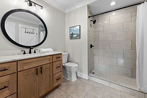 Water Break at the Lake by Avantstay Lakefront Private Dock