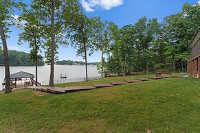 Water Break at the Lake by Avantstay Lakefront Private Dock