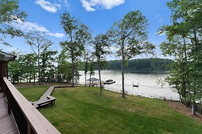 Water Break at the Lake by Avantstay Lakefront Private Dock
