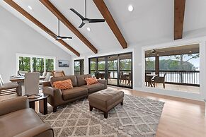 Water Break at the Lake by Avantstay Lakefront Private Dock