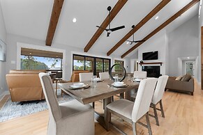 Water Break at the Lake by Avantstay Lakefront Private Dock