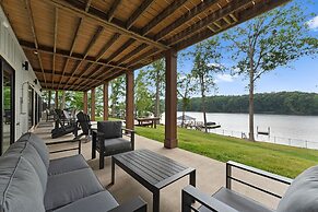 Water Break at the Lake by Avantstay Lakefront Private Dock