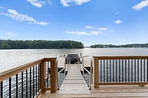 Water Break at the Lake by Avantstay Lakefront Private Dock
