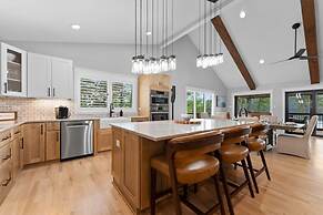 Water Break at the Lake by Avantstay Lakefront Private Dock