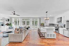 Southern Oasis by Avantstay 0 5mi Walk to the Beach Pool Patio Large Y