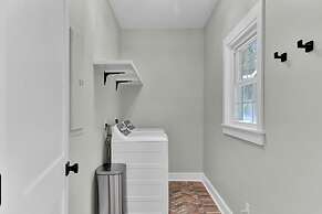 Southern Oasis by Avantstay 0 5mi Walk to the Beach Pool Patio Large Y